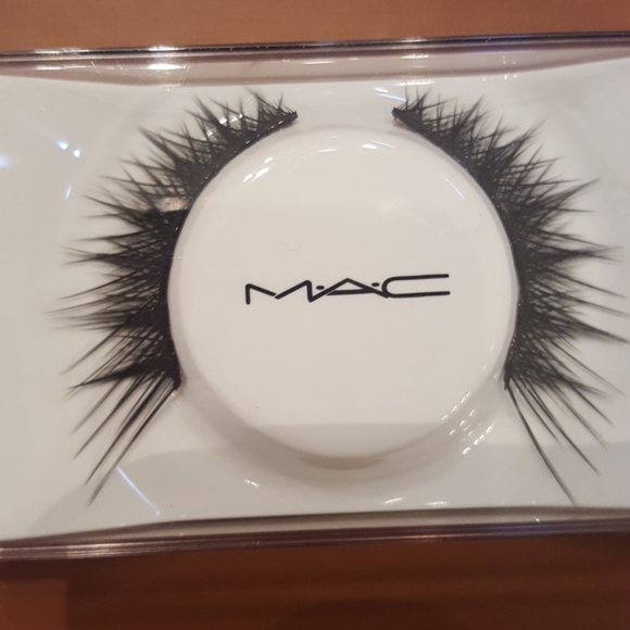 Mac Eyelashes NWT - Picture 5 of 6